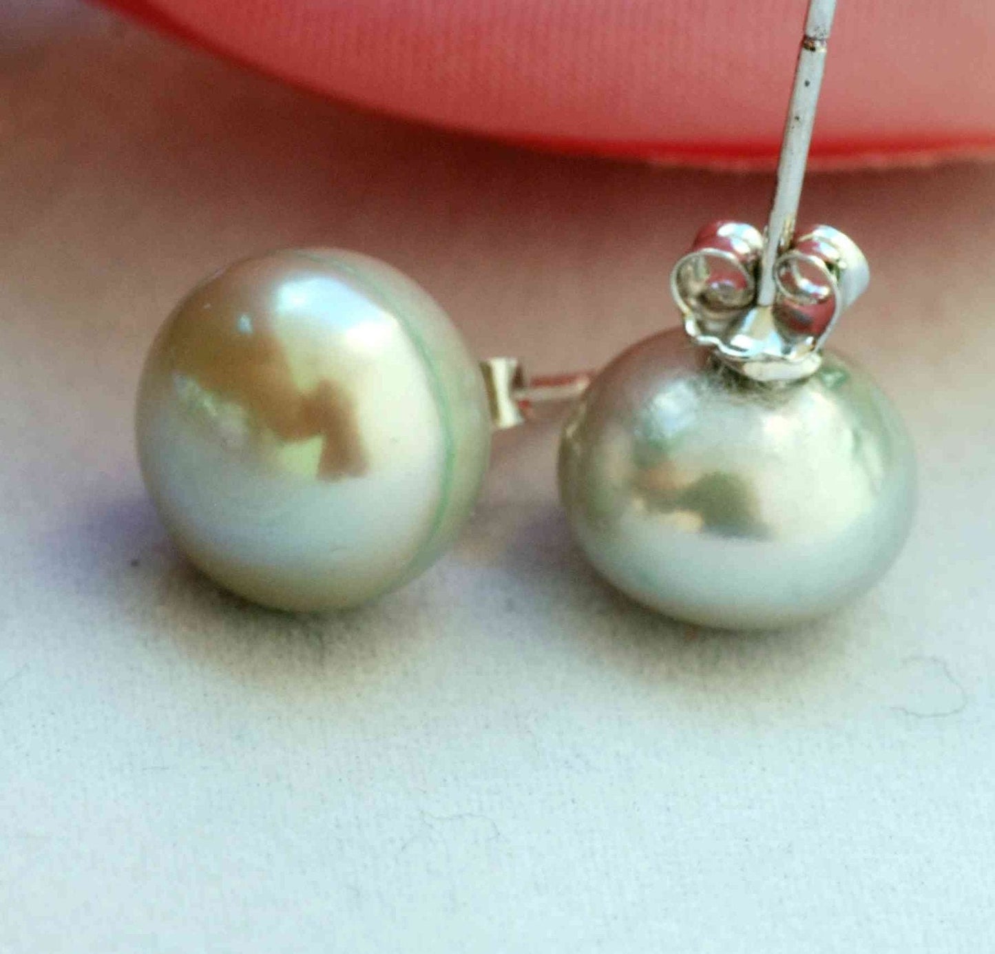 AAA 8.5-9mm 925 Sterling Silver Round Vintage Green Freshwater Pearl Stud Earrings
