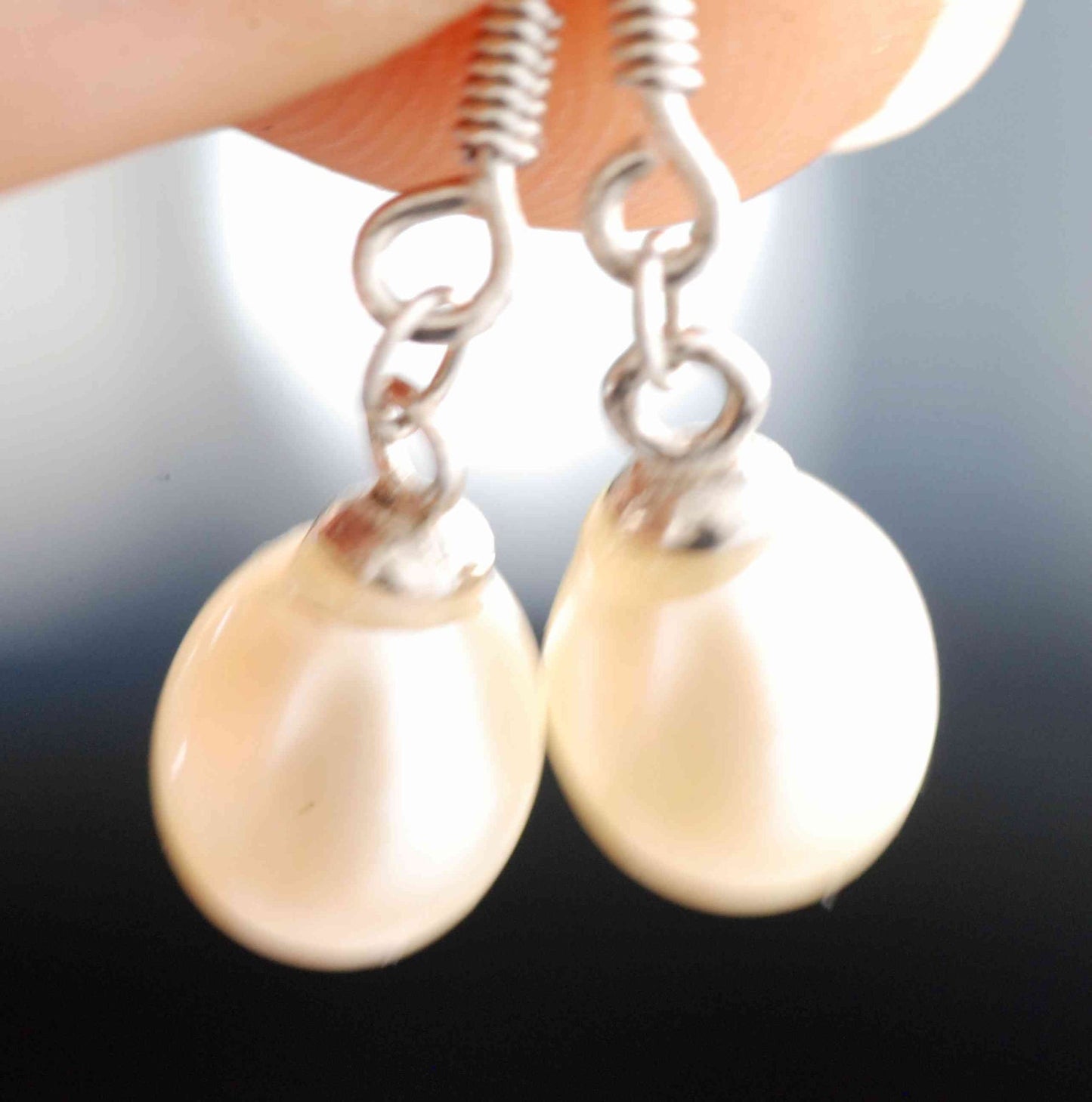 7mmX9mm 925 sterling Silver Teardrop White Freshwater Pearl Dangle Earrings