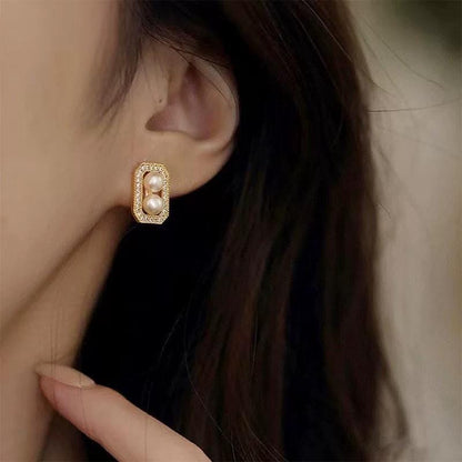 AAA 9.5mmX14.5mm 14k Gold-Filled Round Pearl White Freshwater Studs