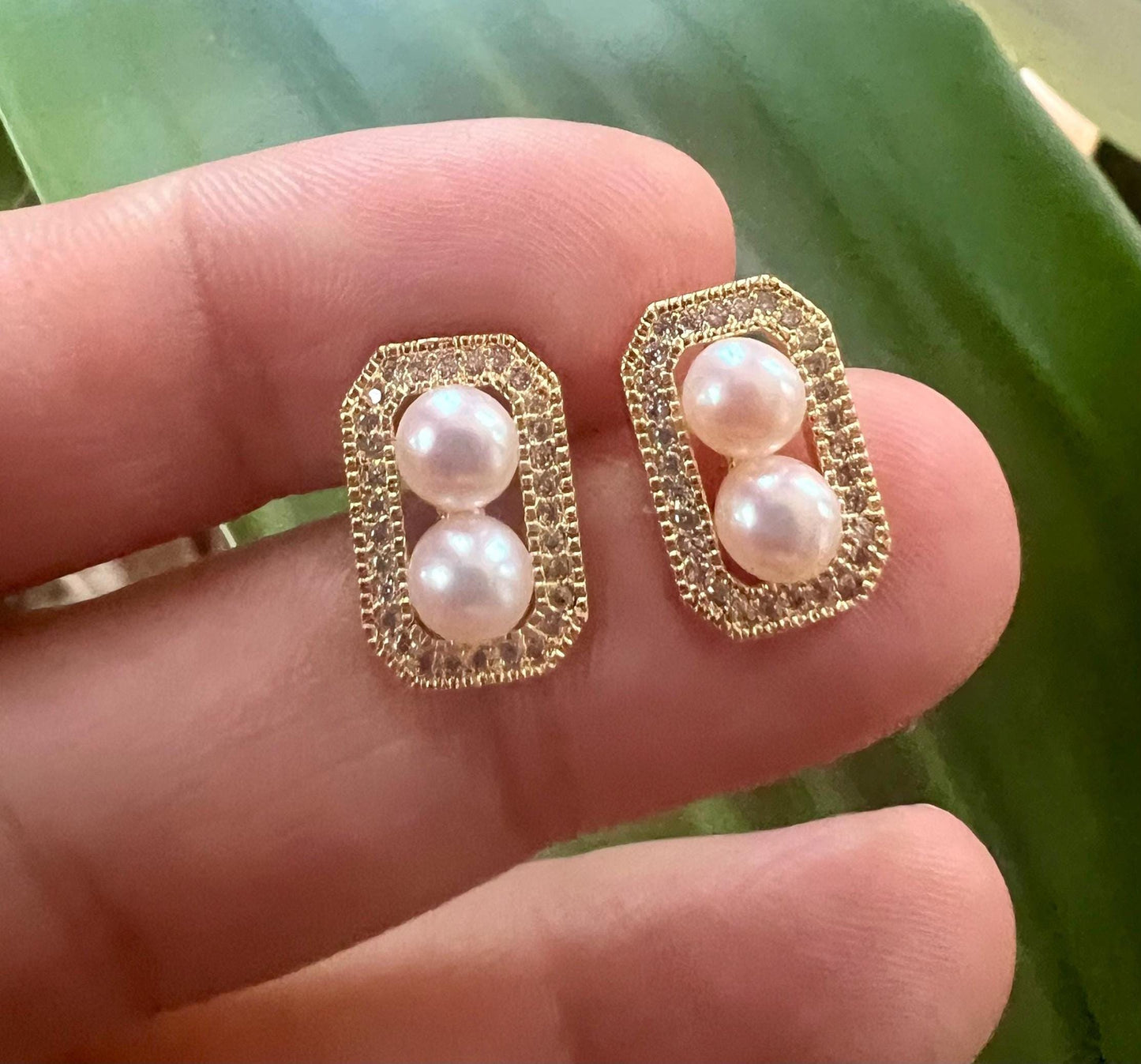 AAA 9.5mmX14.5mm 14k Gold-Filled Round Pearl White Freshwater Studs